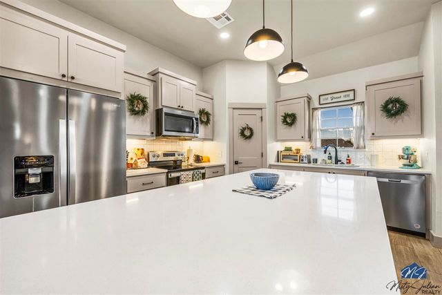 325 Weaver Way, Fletcher, OK 73541