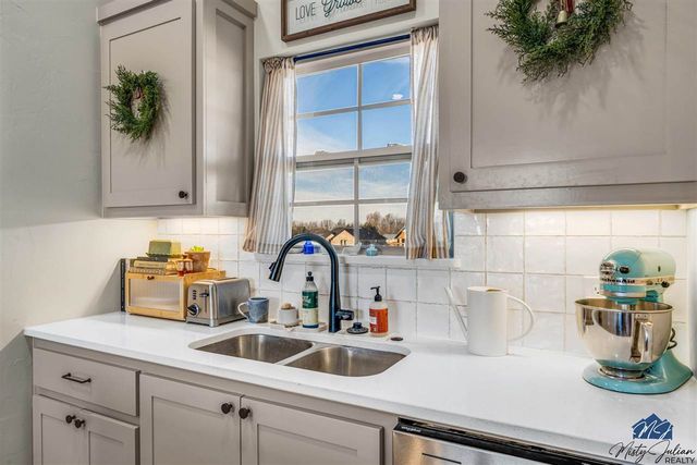 325 Weaver Way, Fletcher, OK 73541