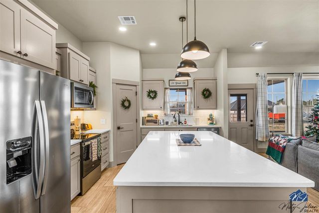 325 Weaver Way, Fletcher, OK 73541