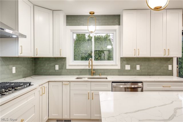 19681 Westover Avenue, Rocky River, OH 44116