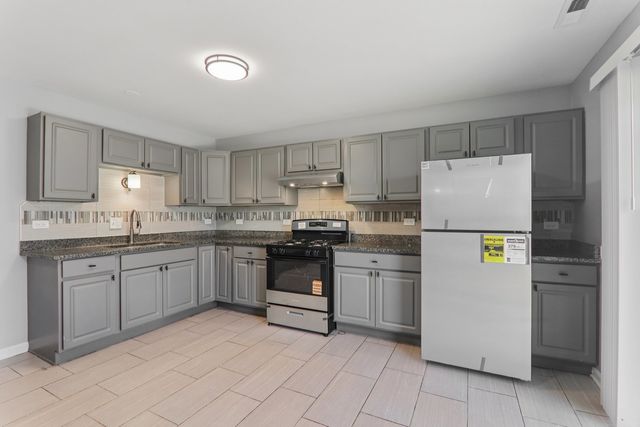 16524 Sawyer Avenue, Markham, IL 60428