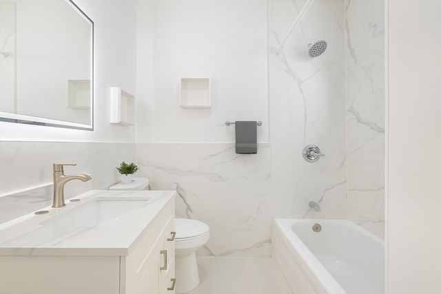 2617 W FULLERTON Avenue, Chicago, IL 60647