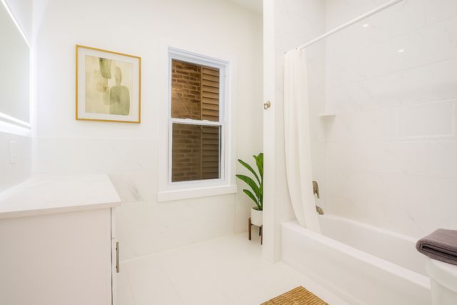 2617 W FULLERTON Avenue, Chicago, IL 60647