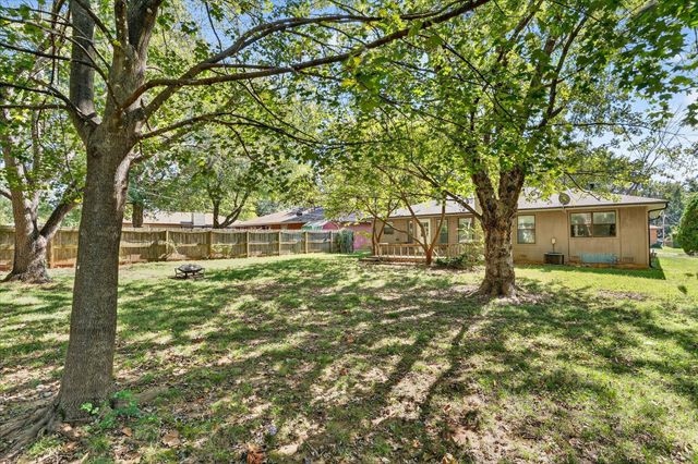 1623 W Tracy Street, Springfield, MO 65807