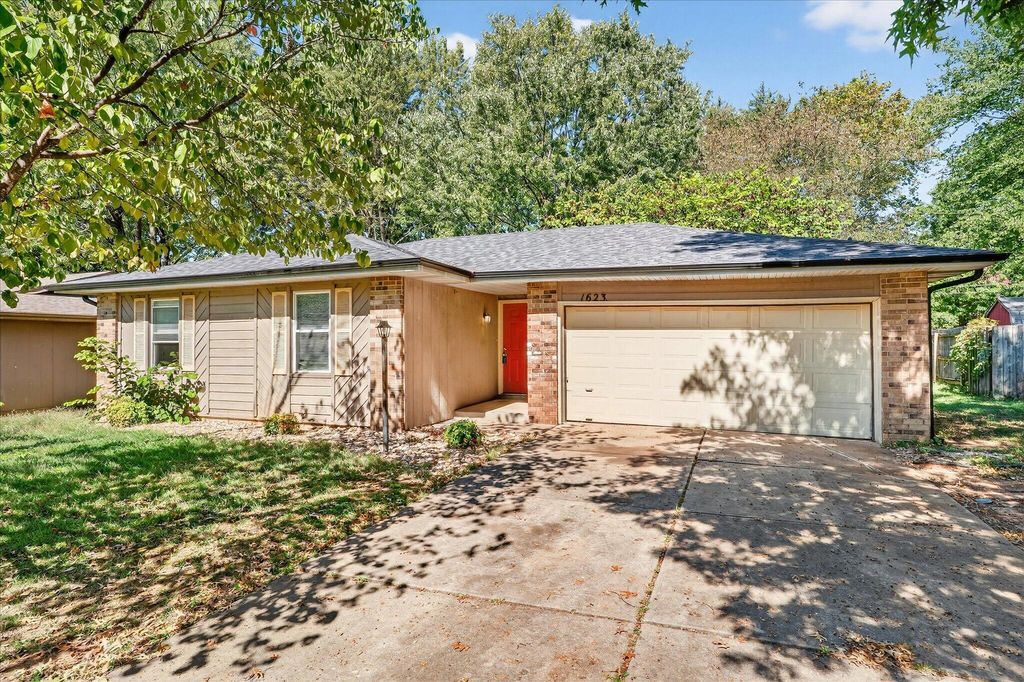 1623 W Tracy Street, Springfield, MO 65807