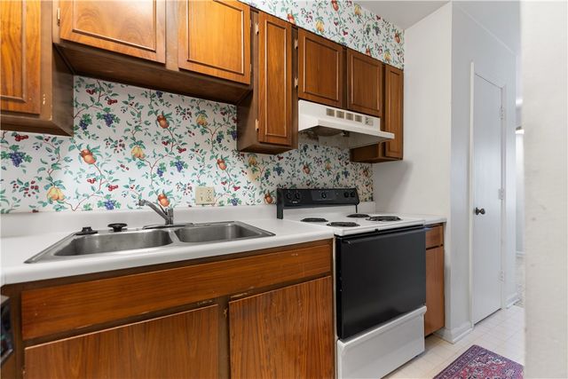 103 Jamestown Dr C, Scott Twp, PA 15216