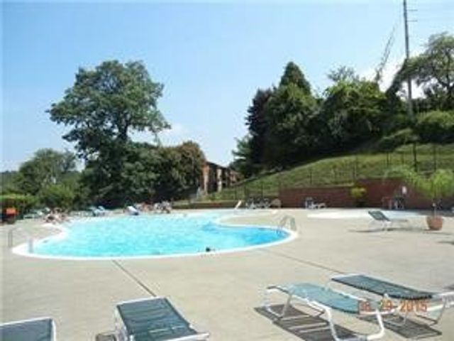 103 Jamestown Dr C, Scott Twp, PA 15216