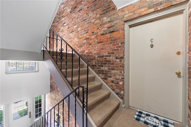 103 Jamestown Dr C, Scott Twp, PA 15216