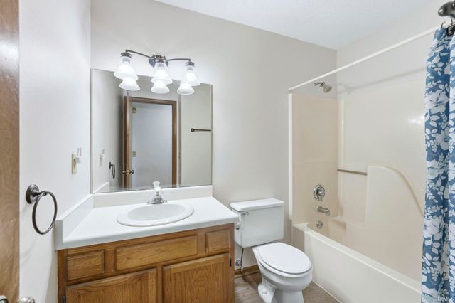 1417 Misty River Drive, Fort Wayne, IN 46808