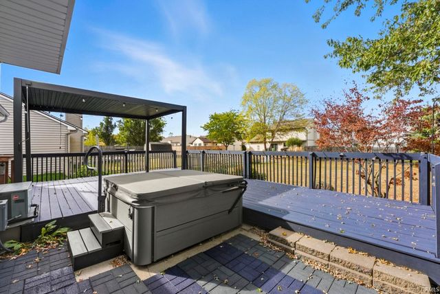 1417 Misty River Drive, Fort Wayne, IN 46808
