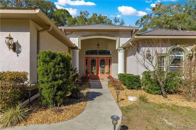 10100 N Wayland Avenue, Citrus Springs, FL 34434