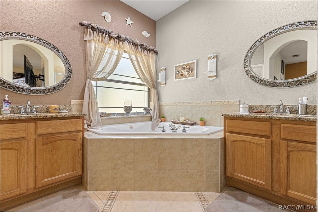 10100 N Wayland Avenue, Citrus Springs, FL 34434