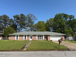 352 Annette Lane, D'iberville, MS 39540