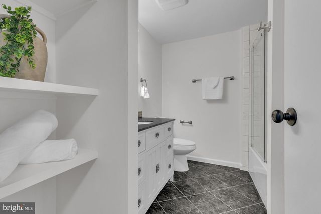 7980 TYSON OAKS CIR, Vienna, VA 22182