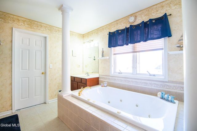 65 Cindy Crest Drive, Rotterdam, NY 12306