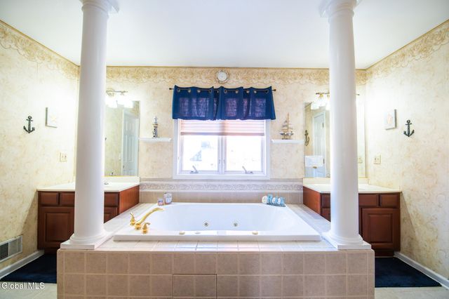 65 Cindy Crest Drive, Rotterdam, NY 12306