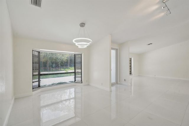 7475 Estrella Cir, Boca Raton, FL 33433