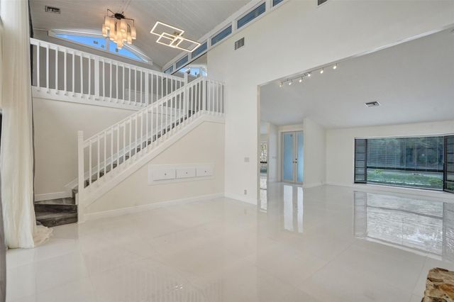 7475 Estrella Cir, Boca Raton, FL 33433
