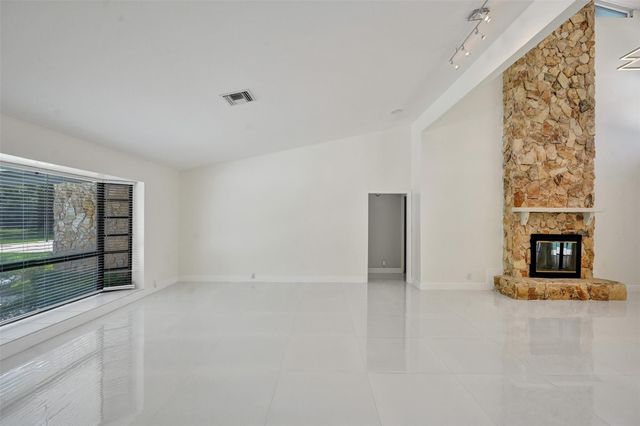 7475 Estrella Cir, Boca Raton, FL 33433