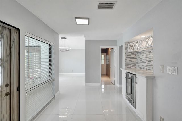 7475 Estrella Cir, Boca Raton, FL 33433