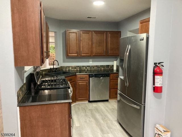 102 Riverbend Dr, North Brunswick Twp., NJ 08902