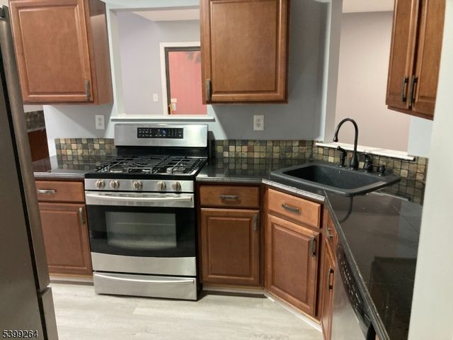 102 Riverbend Dr, North Brunswick Twp., NJ 08902