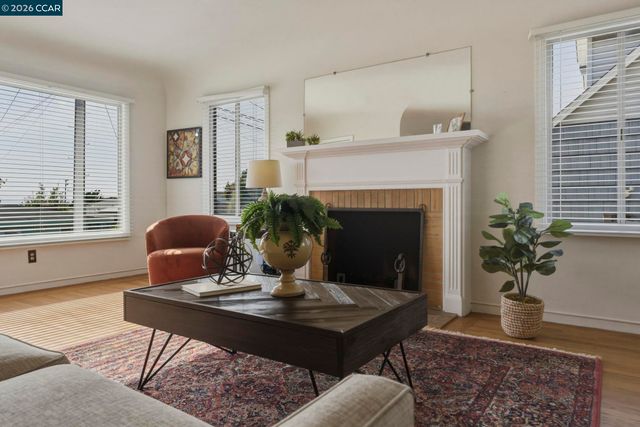 614 Kern St, Richmond, CA 94805