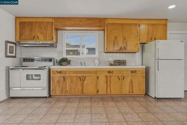 614 Kern St, Richmond, CA 94805