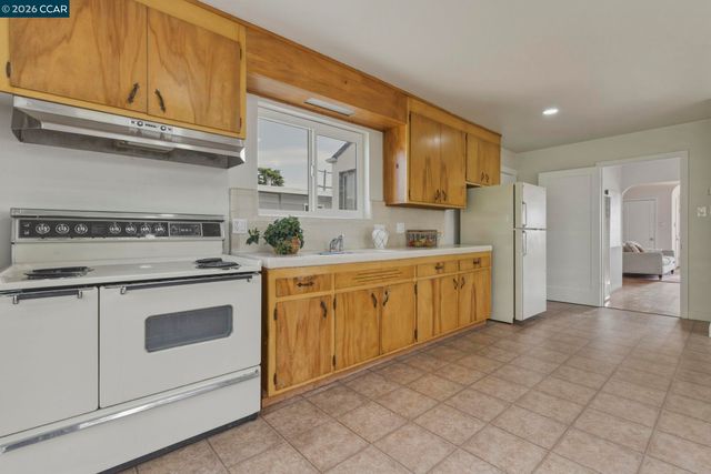 614 Kern St, Richmond, CA 94805