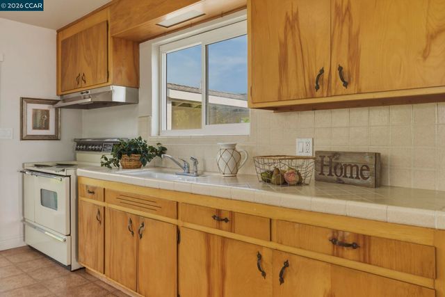 614 Kern St, Richmond, CA 94805