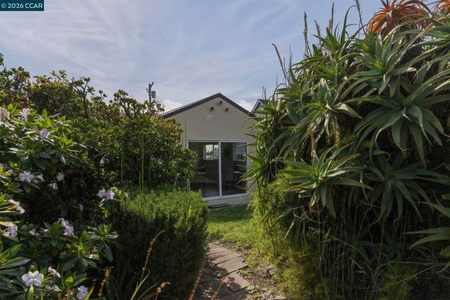 614 Kern St, Richmond, CA 94805
