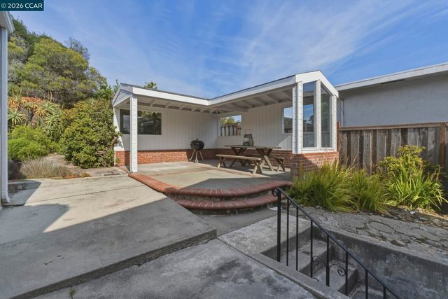 614 Kern St, Richmond, CA 94805