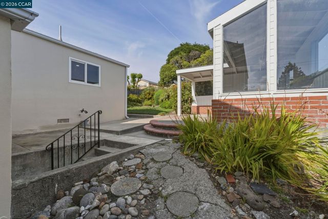 614 Kern St, Richmond, CA 94805