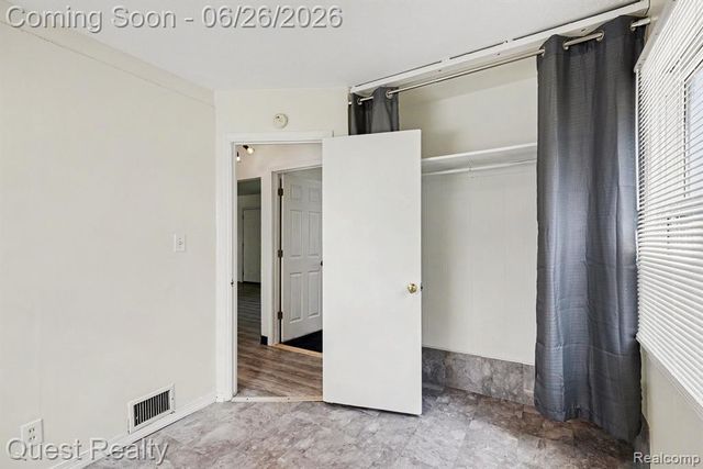 26215 Barnes Street, Roseville, MI 48066
