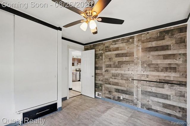 26215 Barnes Street, Roseville, MI 48066