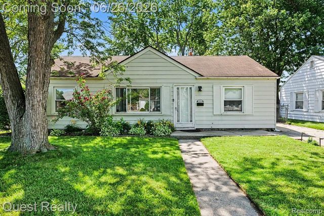 26215 Barnes Street, Roseville, MI 48066