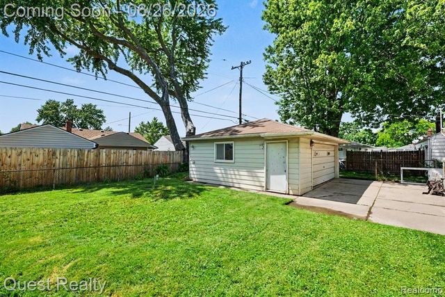 26215 Barnes Street, Roseville, MI 48066