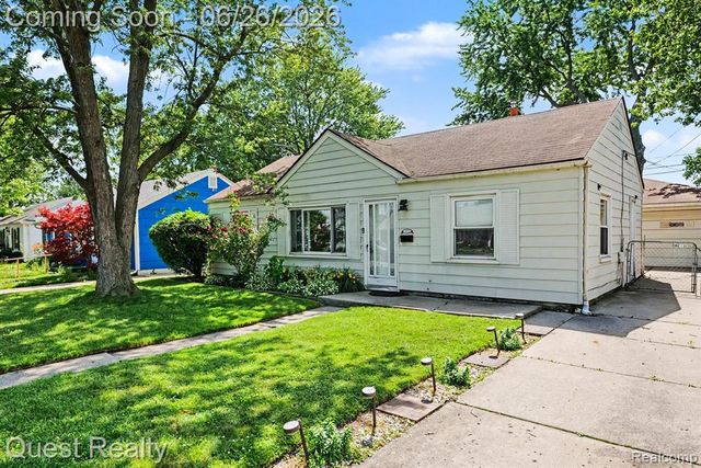 26215 Barnes Street, Roseville, MI 48066