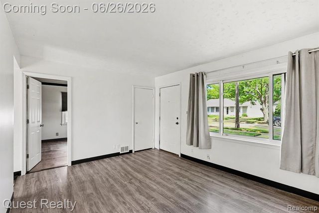 26215 Barnes Street, Roseville, MI 48066