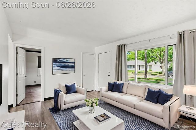 26215 Barnes Street, Roseville, MI 48066