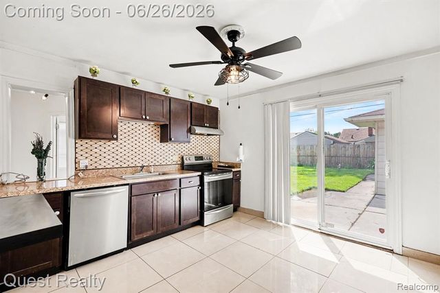 26215 Barnes Street, Roseville, MI 48066