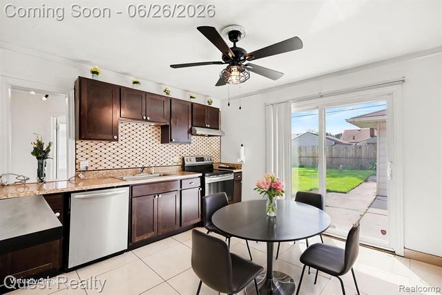 26215 Barnes Street, Roseville, MI 48066