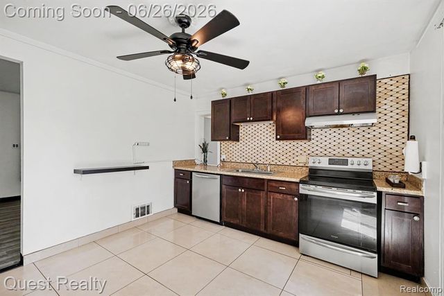 26215 Barnes Street, Roseville, MI 48066