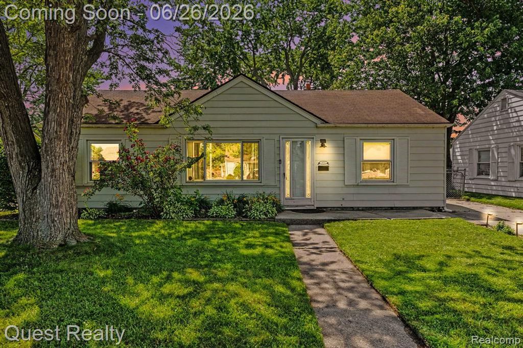 26215 Barnes Street, Roseville, MI 48066