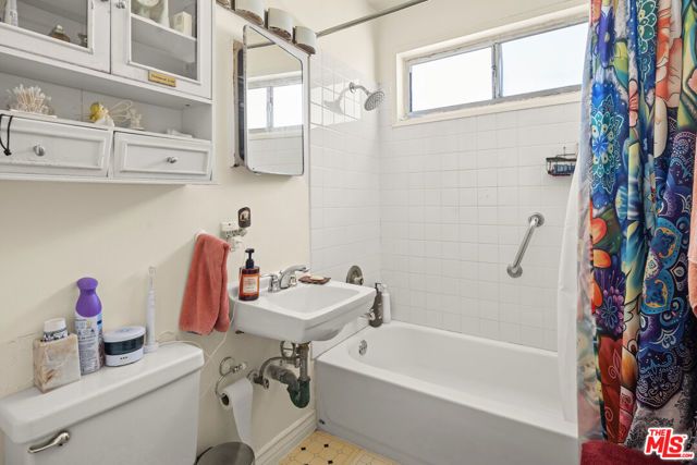 8330 Barnsley Avenue, Los Angeles, CA 90045