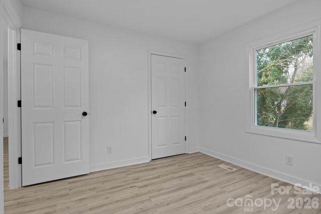 621 E Sharpe Street E, Statesville, NC 28677