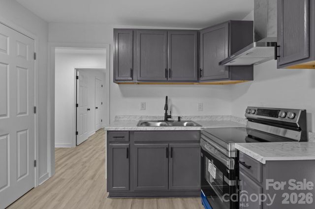 621 E Sharpe Street E, Statesville, NC 28677