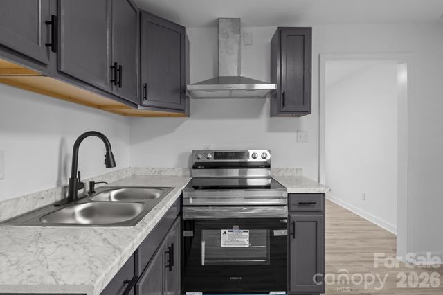 621 E Sharpe Street E, Statesville, NC 28677