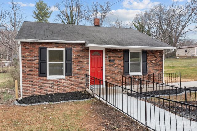 621 E Sharpe Street E, Statesville, NC 28677