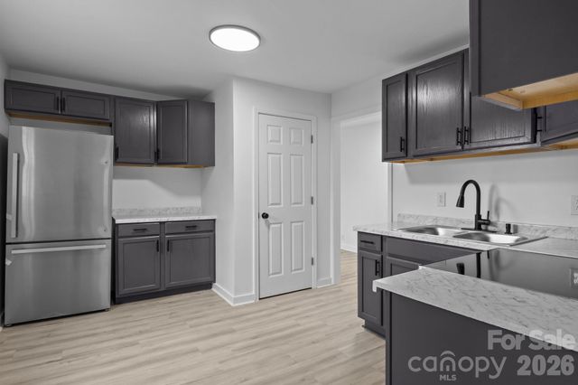 621 E Sharpe Street E, Statesville, NC 28677